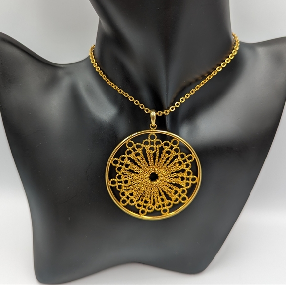 Vintage Joan Rivers Necklace Filigree Mandala Sunburst Pendant Gold Tone 18" - Picture 3 of 8